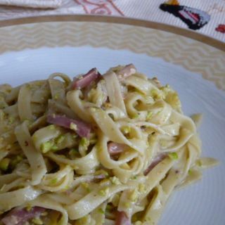 Spaghetti con pistacchio e gamberi