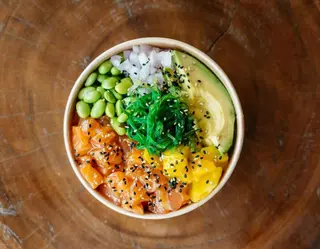 Poké bowl mediano