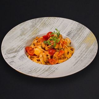 Tagliatelle cu fructe de mare