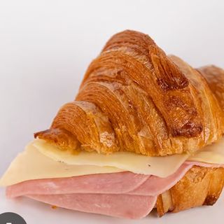 Croissant  de jamón york