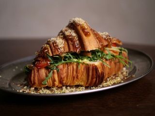 Круасан з лососем (250g)