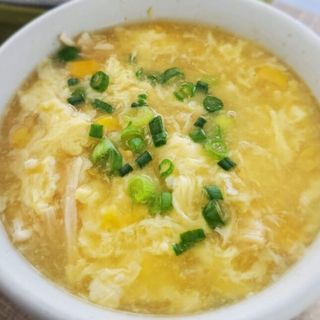 Sopa de maíz con pollo