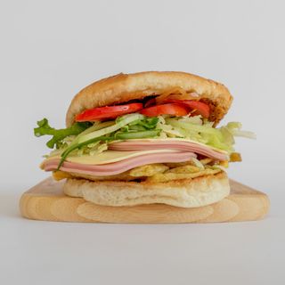 Хамбургер с шунка и кашкавал (500г)