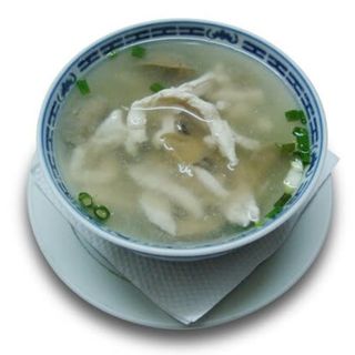 Sopa de pollo con champiñón