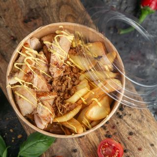 Картопляні діпи з куркою під сирним соусом Glovo