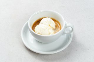 Espresso affogato