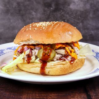 Фараонски бургер с мляно печено свинско месо