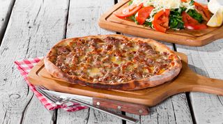 Пиде с мясом и сыром