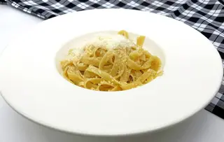  Fettuccine Alfredo (Classico)