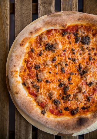 Pizza Salsiccia e Tartufo