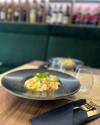 Tagliatelle cu creveţi şi dovlecei