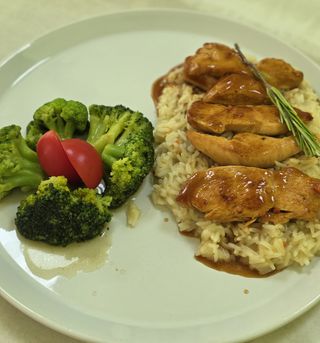 Пиле Терияки с бял ориз и задушени броколи