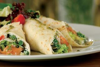 Naleśniki z wędzonym łososiem 