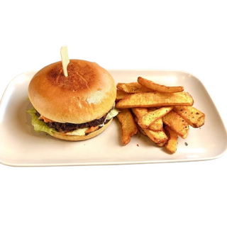 Сочен телешки бургер от български Блек Ангъс