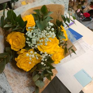 ramo de 6 rosas amarillas