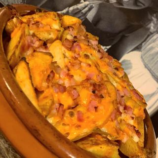 Patatas Gajo Con Cheddar Y Bacon