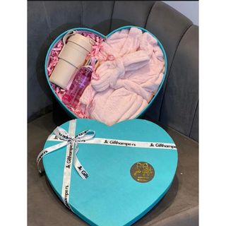 Bathrobe, Thermal Cup And Victoria Screat Body Splash