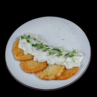 Деруни з грибами у вершковому соусі
