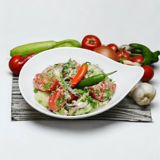 კიტრი-პომიდვრის სალათი ნიგვზით