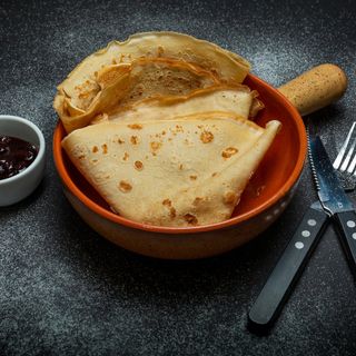 Clatite cu Dulceata de Visine 225 Gr.