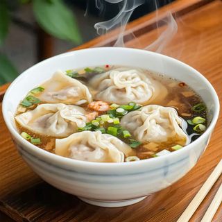 Zupa Wonton z krewetkami tygrysimi i makaronem (7szt)