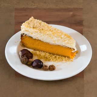 Тиквена торта с крем „Рикота“ и орехи