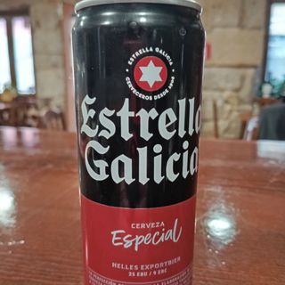 Lata de cerveza Estrella Galicia 33cl