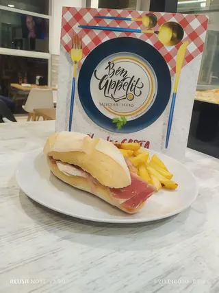 Montadito De Pollo Con Jamón