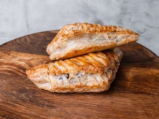 Слойка з полуницею