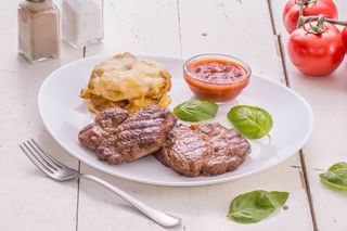 Medalion din ceafa cu cartofi gratinati