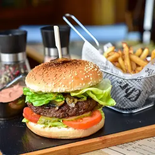 Burger vita Black Angus, cartofi prajiti, 300/200/50/20 gr