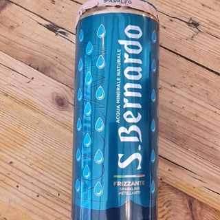 Acqua gasata S.Benedetto 33 cl lattina