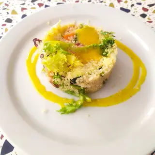 Ensalada de quinoa con frutos rojos y miel moztaza