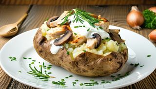 Cartof umplut cu piept de pui, ciuperci si smantana