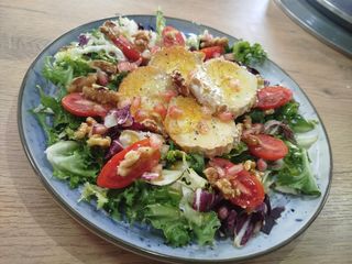 Ensalada De Rulo De Cabra