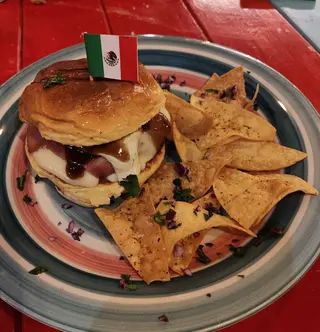 Hamburguesa chilindrona
