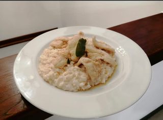 Risotto mantecato con filetti di pesce persico 