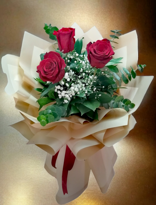 Buket sa  crvenim  ružama