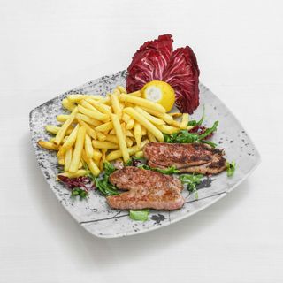 Salsiccia con Patatine Fritte