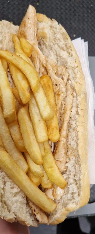 Panino petto di pollo e patatine