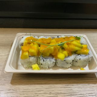 Uramaki mango roll 8pz