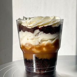 Трайфл Сникерс