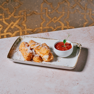 Crunchy Mozzarella Sticks