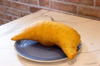 Pizza tradizionale a pizza fritta