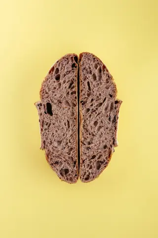 BREAD WITH WALNUTS AND FIGS