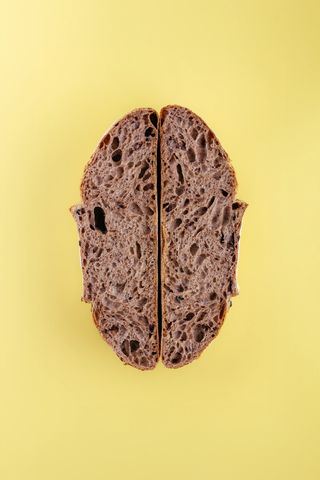 BREAD WITH WALNUTS AND FIGS