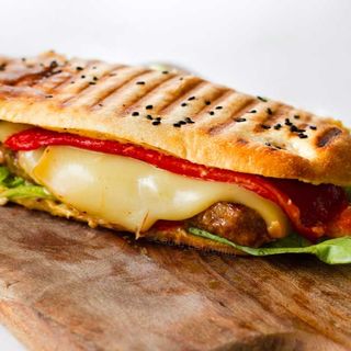 Burger de casa cu carne de vita