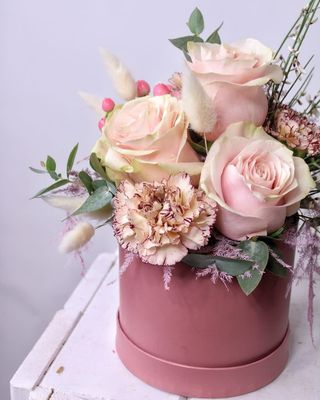 Aranjament in cutie roz