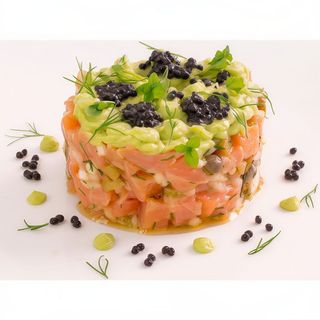 Tartar Salmón Y Salsa De Trufa