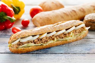 Сэндвич с тунцом